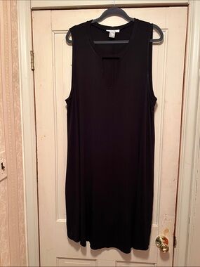 VENUS Black Sleeveless Midi Dress with Keyhole and Pockets